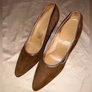 Vintage Miss wonderful little brown pumps